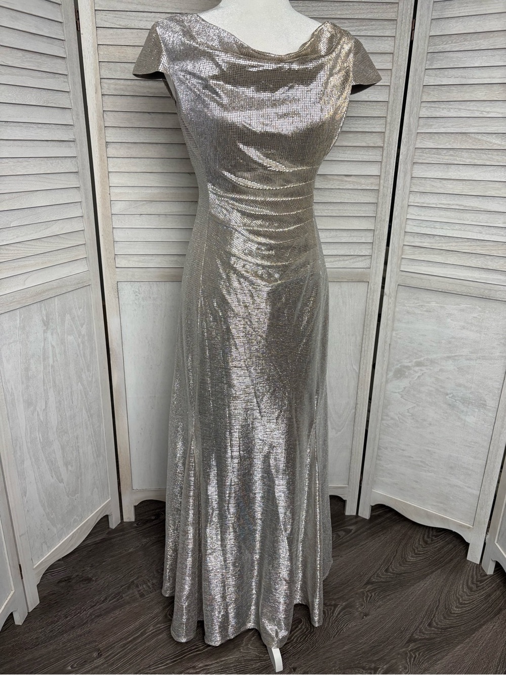 Tahari metallic formal maxi dress w/cap sleeves size 2